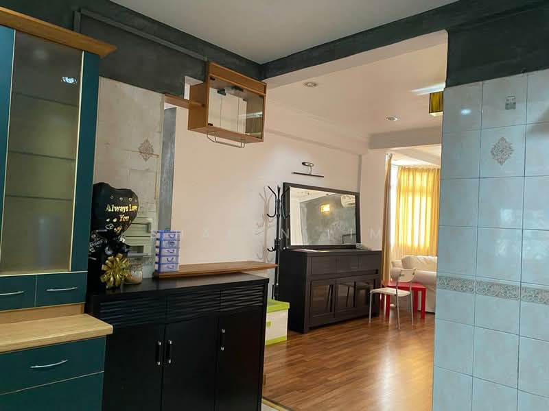 kitchen n part living room