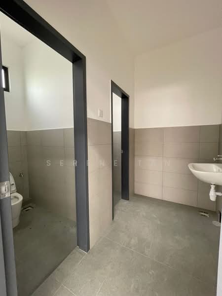 Factory for Rent in Eco Business Park 1 (Johor Bahru) - Serene Tan - Bathroom - PropertyGuru.com.my
