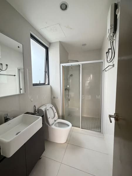 Kondominium untuk Disewa di Royal Strand @ Country Garden Danga Bay - Vivian Sim - Bathroom - PropertyGuru.com.my