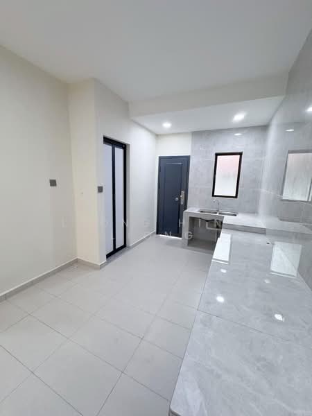 Rumah Teres 1 Tingkat untuk Dijual di Taman Megah Ria (Masai) - Loong Hing Liong - Kitchen - PropertyGuru.com.my