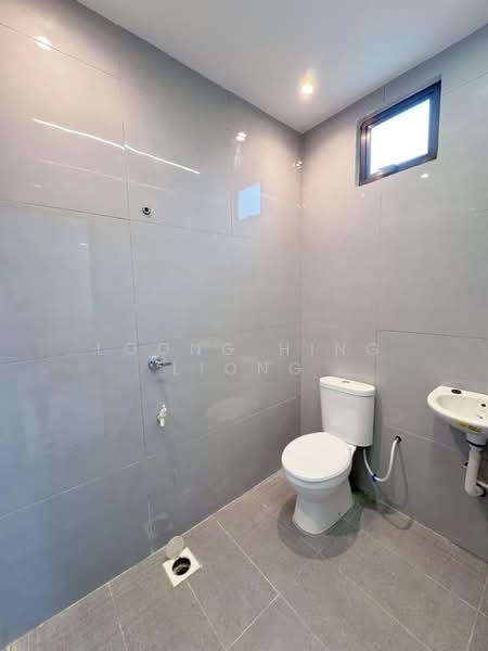 Rumah Teres 1 Tingkat untuk Dijual di Taman Megah Ria (Masai) - Loong Hing Liong - Bathroom - PropertyGuru.com.my