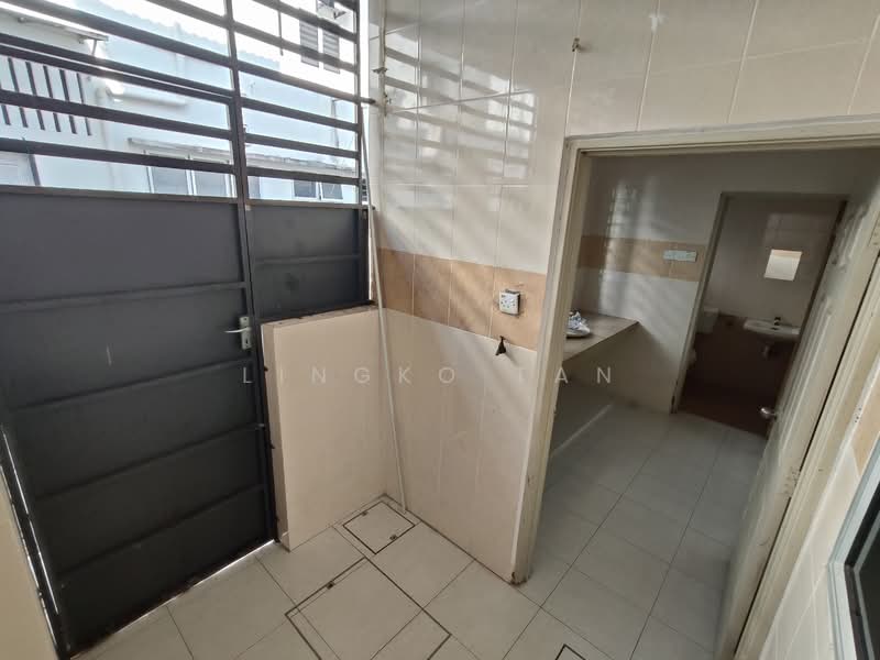 2-storey Terraced House for Rent in Sitiawan (Perak) - Lingko Tan - Back Yard  - PropertyGuru.com.my