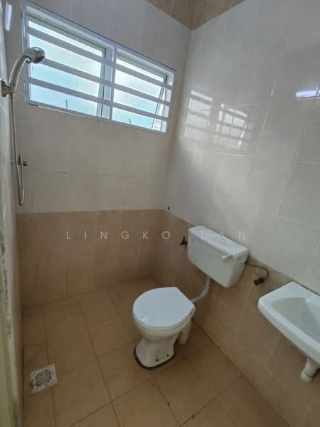 2-storey Terraced House for Rent in Sitiawan (Perak) - Lingko Tan - Bathroom - PropertyGuru.com.my