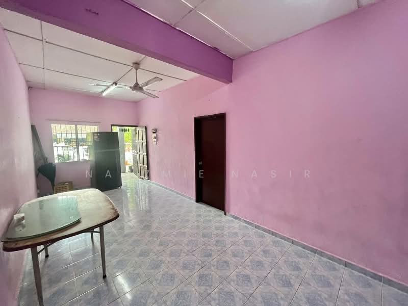 Rumah Teres 1 Tingkat untuk Dijual di Bandar Rinching Seksyen 1 (Semenyih) - Nadzmie Nasir - Living Room - PropertyGuru.com.my