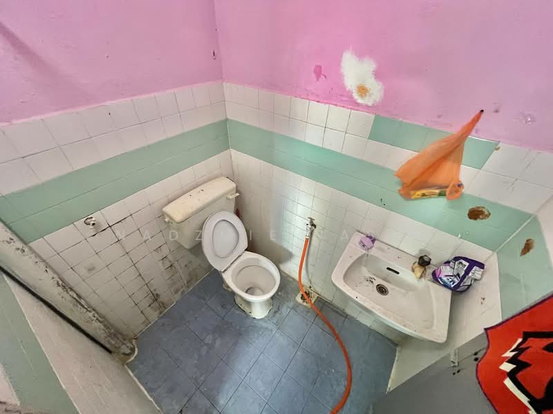Rumah Teres 1 Tingkat untuk Dijual di Bandar Rinching Seksyen 1 (Semenyih) - Nadzmie Nasir - Bathroom - PropertyGuru.com.my