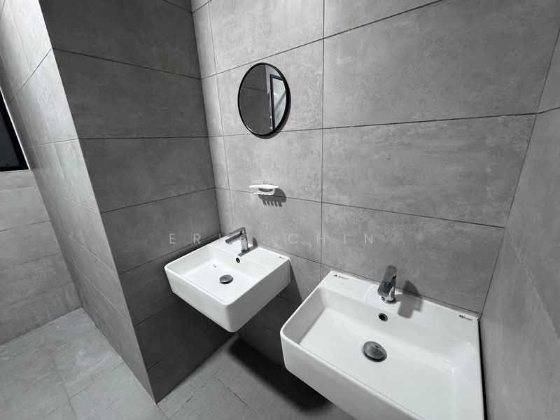 Servis Apartment untuk Disewa di Cubic Botanical - Eric Chin - Bathroom - PropertyGuru.com.my