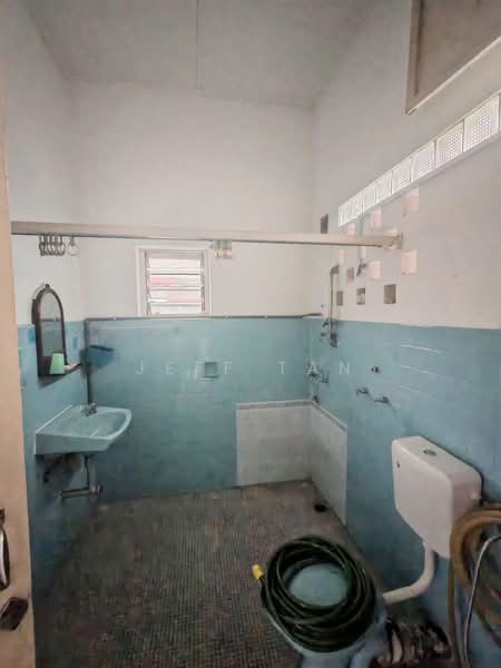 Rumah Berkembar untuk Dijual di Taman Lim (Ipoh) - Jeff Tan - Bathroom - PropertyGuru.com.my