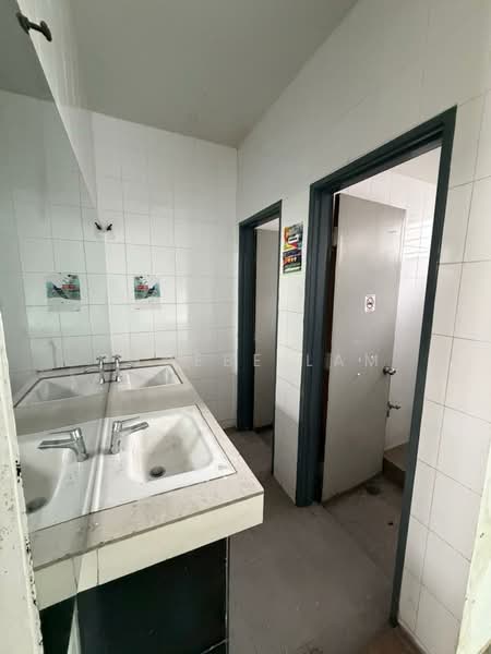 Shop / Office for Rent in Kota Kemuning (Shah Alam) - Phoebe Lam - Bathroom - PropertyGuru.com.my
