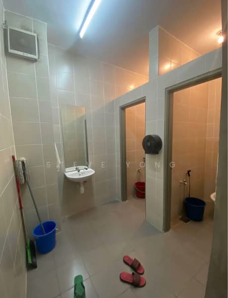 Semi-D Factory for Rent in Saujana Rawang (Rawang) - Steve Yong - Bathroom - PropertyGuru.com.my