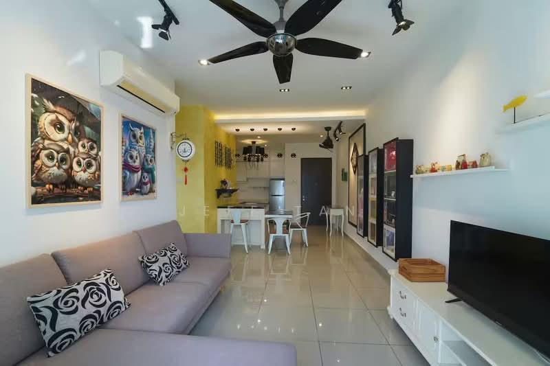 Kondominium untuk Dijual di The Majestic - Jeff Tan - Living Room - PropertyGuru.com.my