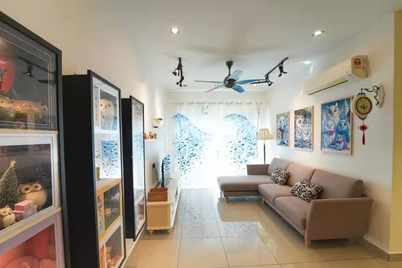 Kondominium untuk Dijual di The Majestic - Jeff Tan - Living Room - PropertyGuru.com.my