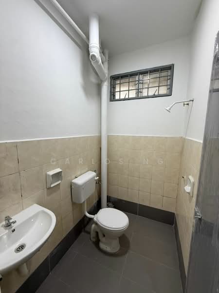 Pangsapuri untuk Disewa di Kiambang Apartment - Carlos Ng - Bathroom - PropertyGuru.com.my