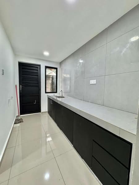 Rumah Teres 2 Tingkat untuk Dijual di Setia Eco Gardens (Gelang Patah) - Julie Yew - Kitchen - PropertyGuru.com.my