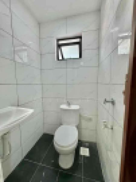 Rumah Teres 2 Tingkat untuk Dijual di Setia Eco Gardens (Gelang Patah) - Julie Yew - Bathroom - PropertyGuru.com.my