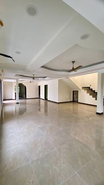 2-storey Terraced House for Sale in Bukit Jelutong (Shah Alam) - Shaziery Iskandar - Living Room - PropertyGuru.com.my