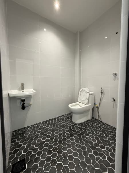 Rumah Teres 1 Tingkat untuk Dijual di Taman Ungku Tun Aminah (Skudai) - Pauline Goh - Bathroom - PropertyGuru.com.my