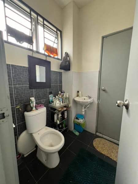 Rumah Teres 2 Tingkat untuk Dijual di Nusantara Prima (Gelang Patah) - Julie Yew - Bathroom - PropertyGuru.com.my