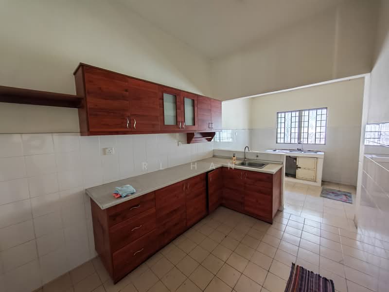 Rumah Teres 2 Tingkat untuk Dijual di Pusat Bandar Putra Permai (Seri Kembangan) - RL Han - Kitchen - PropertyGuru.com.my