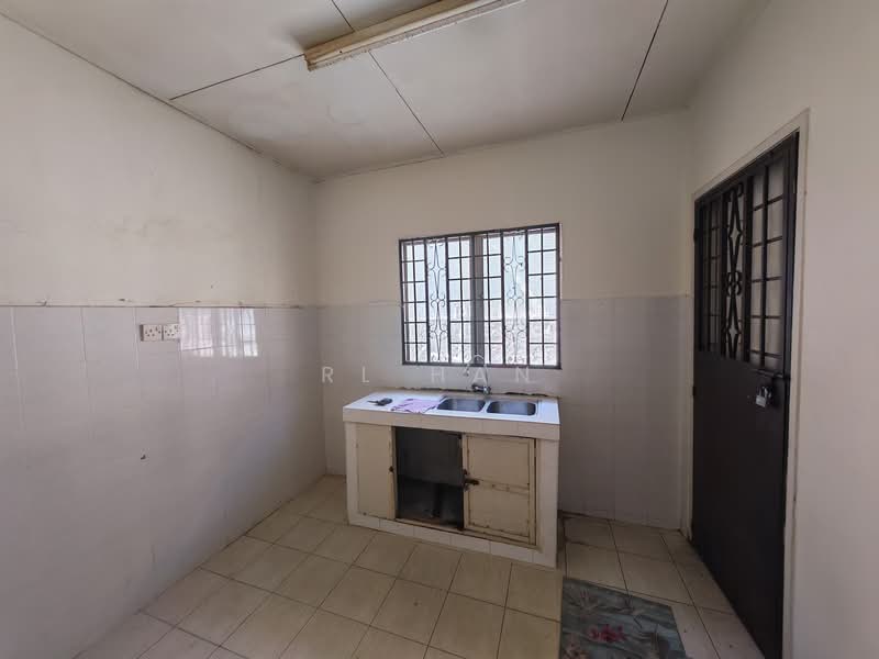 Rumah Teres 2 Tingkat untuk Dijual di Pusat Bandar Putra Permai (Seri Kembangan) - RL Han - Kitchen - PropertyGuru.com.my