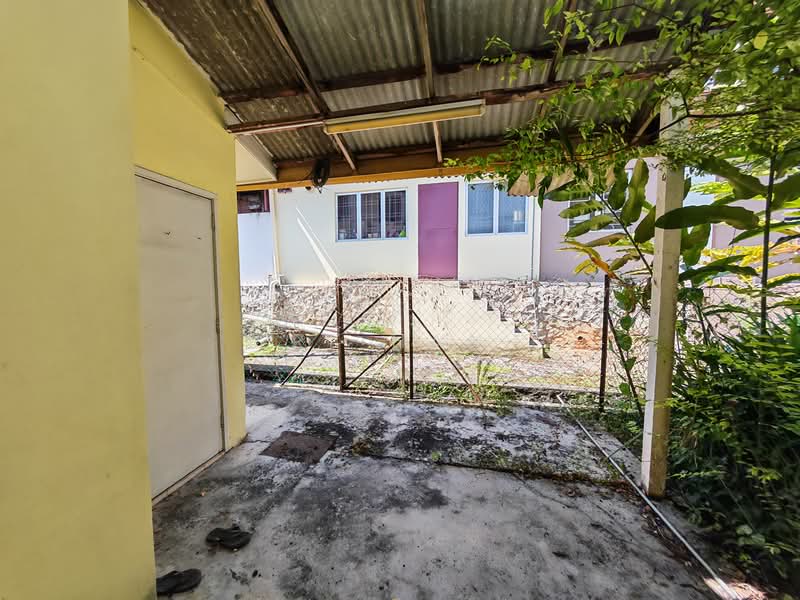 Rumah Teres 2 Tingkat untuk Dijual di Pusat Bandar Putra Permai (Seri Kembangan) - RL Han - Exterior - PropertyGuru.com.my