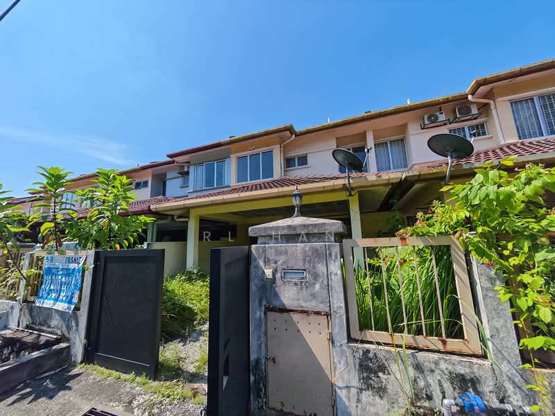 Rumah Teres 2 Tingkat untuk Dijual di Pusat Bandar Putra Permai (Seri Kembangan) - RL Han - Exterior - PropertyGuru.com.my