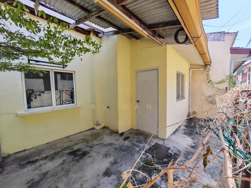 Rumah Teres 2 Tingkat untuk Dijual di Pusat Bandar Putra Permai (Seri Kembangan) - RL Han - Exterior - PropertyGuru.com.my