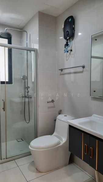 Condominium for Rent at Bay Point @ Country Garden Danga Bay - Stephanie Yap - Bathroom - PropertyGuru.com.my
