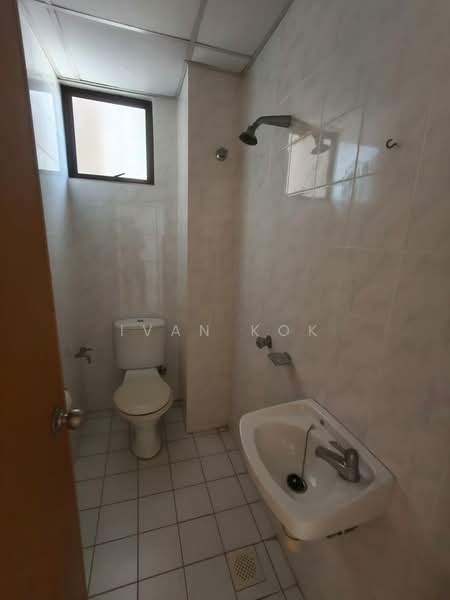 Kondominium untuk Dijual di 1 Bukit Utama - Ivan Kok - Bathroom - PropertyGuru.com.my