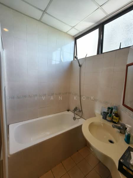 Kondominium untuk Dijual di 1 Bukit Utama - Ivan Kok - Bathroom - PropertyGuru.com.my