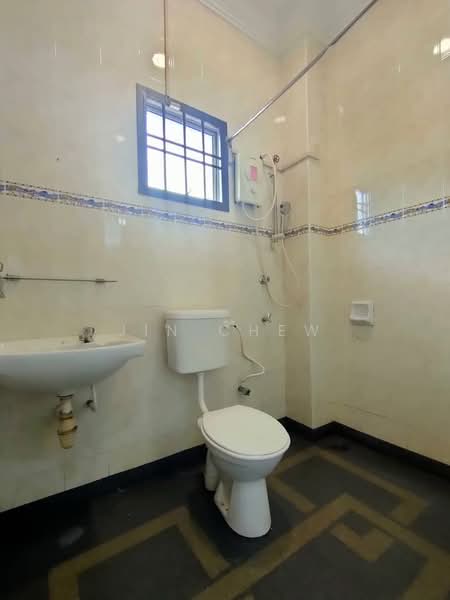 Rumah Teres 2 Tingkat untuk Dijual di Johor Bahru (Johor) - Jin Chew - Bathroom - PropertyGuru.com.my