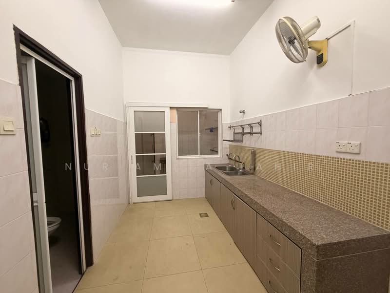 Rumah Teres 2 Tingkat untuk Dijual di Seksyen 23 (Shah Alam) - Nur Amita Tahir - Kitchen - PropertyGuru.com.my