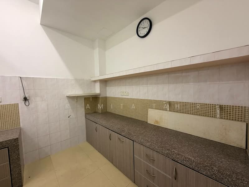 Rumah Teres 2 Tingkat untuk Dijual di Seksyen 23 (Shah Alam) - Nur Amita Tahir - Kitchen - PropertyGuru.com.my