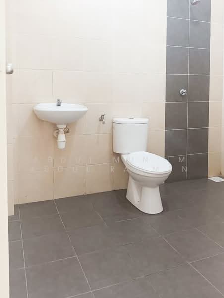 Terraced House for Rent in Bandar Mahkota Banting (Tanjong Duabelas) - Abdul Mun'im Abdul Rahman - Bathroom - PropertyGuru.com.my