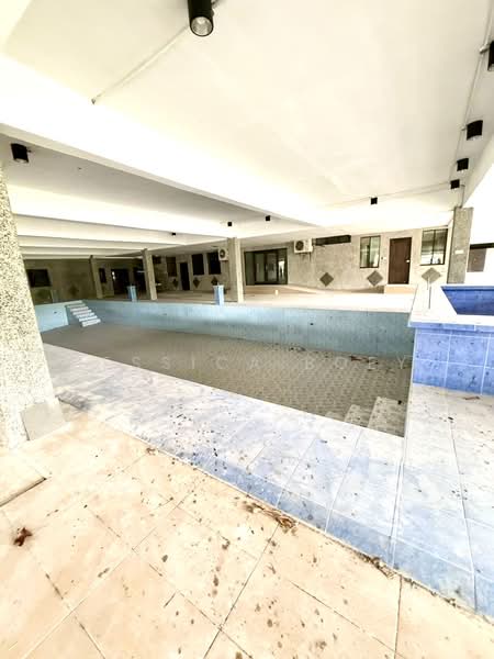 Rumah Banglo untuk Dijual di Leisure Farm (Gelang Patah) - Jessica Boey - Pool - PropertyGuru.com.my