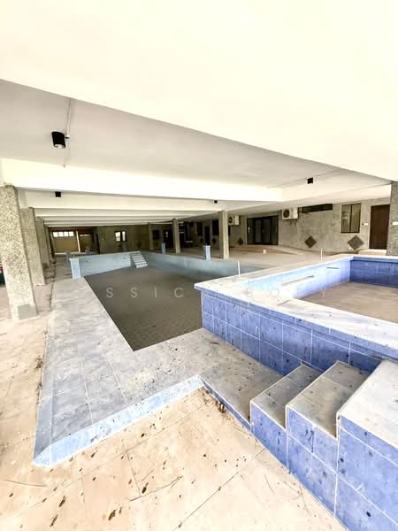 Rumah Banglo untuk Dijual di Leisure Farm (Gelang Patah) - Jessica Boey - Pool - PropertyGuru.com.my