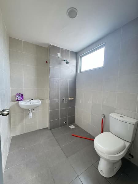 1-storey Terraced House for Rent in Dengkil (Selangor) - Ahmad Faiz - Bathroom - PropertyGuru.com.my