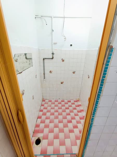 Rumah Teres 2 Tingkat untuk Dijual di Taman Megah Ria (Masai) - Loong Hing Liong - Bathroom - PropertyGuru.com.my