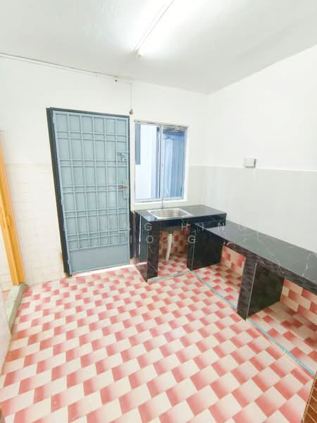 Rumah Teres 2 Tingkat untuk Dijual di Taman Megah Ria (Masai) - Loong Hing Liong - Kitchen - PropertyGuru.com.my