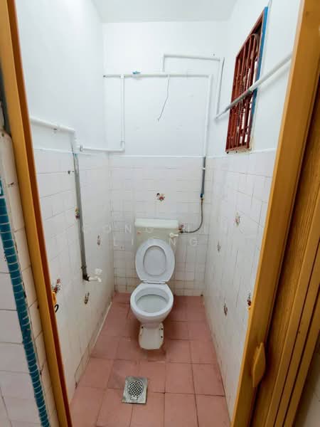 Rumah Teres 2 Tingkat untuk Dijual di Taman Megah Ria (Masai) - Loong Hing Liong - Bathroom - PropertyGuru.com.my