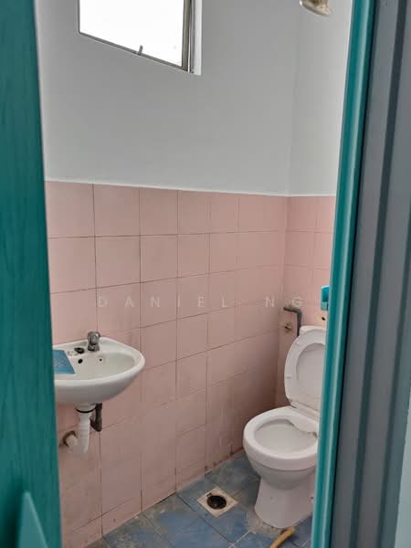 Pangsapuri untuk Dijual di Taman Kasturi - Daniel Ng - Bathroom - PropertyGuru.com.my