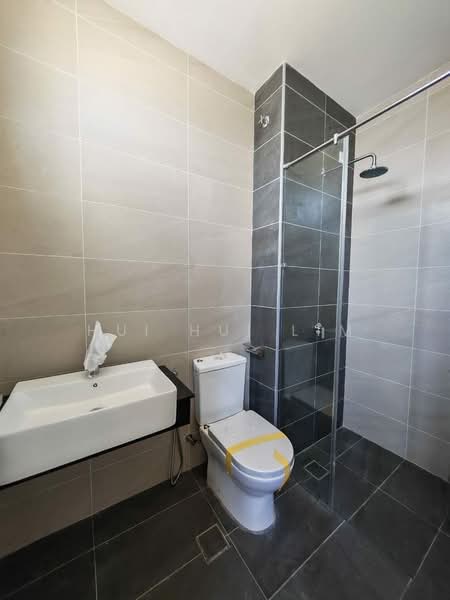 Semi-Detached House for Sale in Taman Sutera Utama (Skudai) - Hui Hui Lim - Bathroom - PropertyGuru.com.my