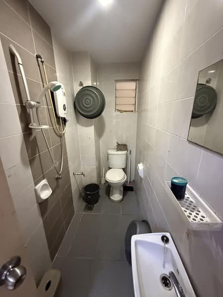 Apartment for Sale at Taman Setia Balakong - Daniel Ng - Bathroom - PropertyGuru.com.my