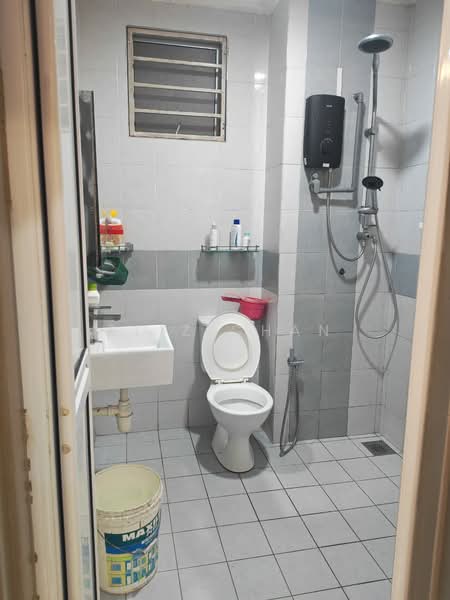 Pangsapuri untuk Dijual di 162 Residency - Eliz Chan - Bathroom - PropertyGuru.com.my