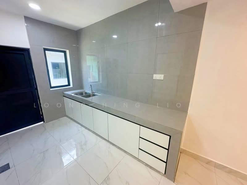 2-storey Terraced House for Sale in Taman Puteri Wangsa (Ulu Tiram) - Loong Hing Liong - Kitchen - PropertyGuru.com.my