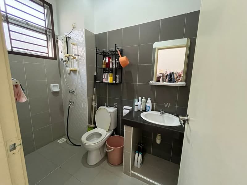 2-storey Terraced House for Sale in Perling (Johor) - Chris Liew - Bathroom - PropertyGuru.com.my