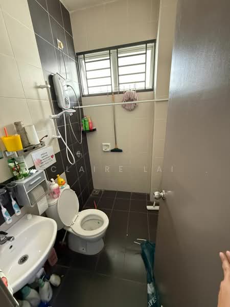 1-storey Terraced House for Sale in Bandar Putra (Kulai) - Claire Lai - Bathroom - PropertyGuru.com.my