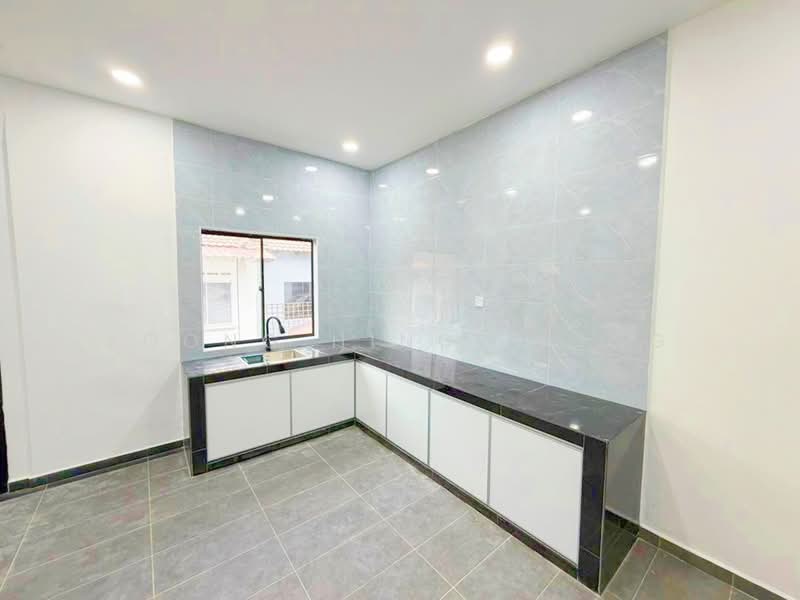1-storey Terraced House for Sale in Taman Universiti (Skudai) - Loong Hing Liong - Kitchen - PropertyGuru.com.my