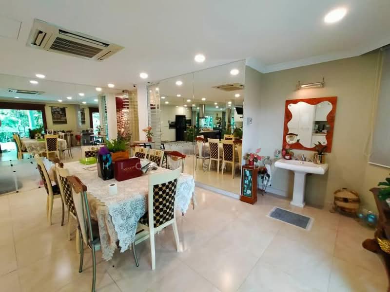 Rumah Banglo untuk Dijual di Seksyen 13 (Shah Alam) - Shiqin Saidin - Dining Room - PropertyGuru.com.my