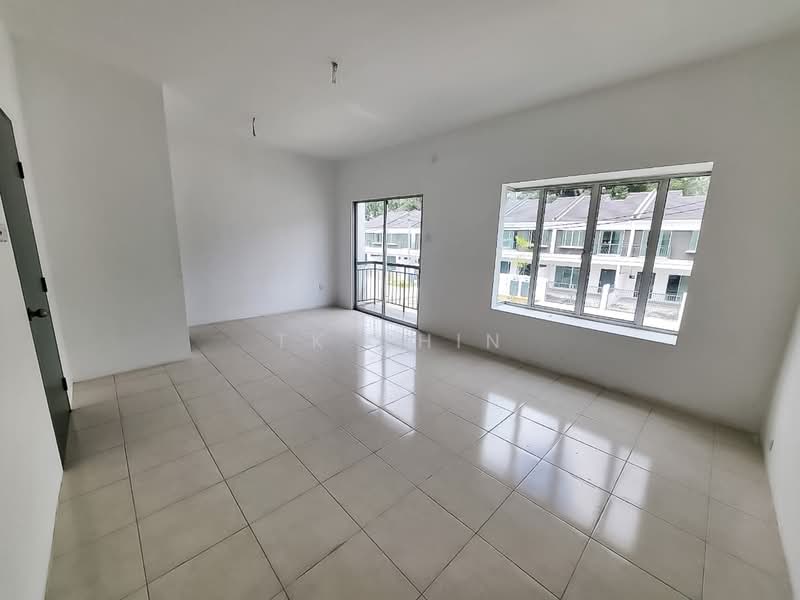 2-storey Terraced House for Sale in Taman Scientex Rawang (Rawang) - TK Chin - Living Room - PropertyGuru.com.my