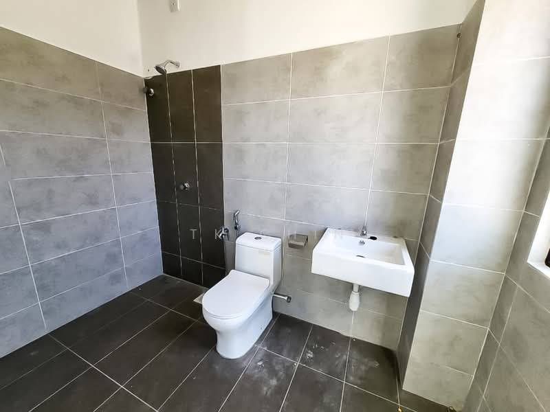 Rumah Berkembar untuk Dijual di Taman Scientex Rawang (Rawang) - TK Chin - Bathroom - PropertyGuru.com.my